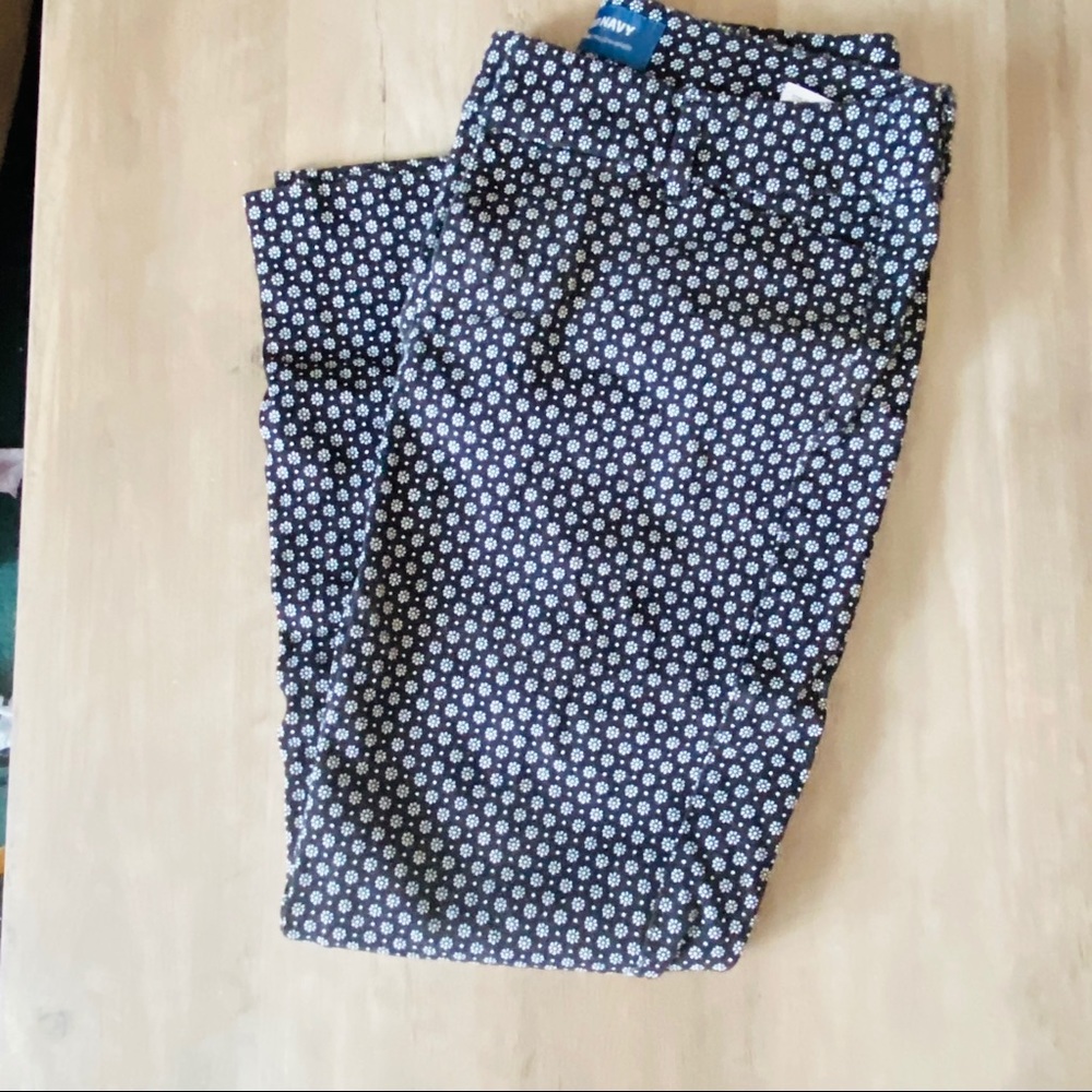 old navy pixie mid rise pants! size 6